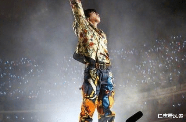 「华晨宇」华晨宇的表演效果不错，画面感很强，但缺点也很明显