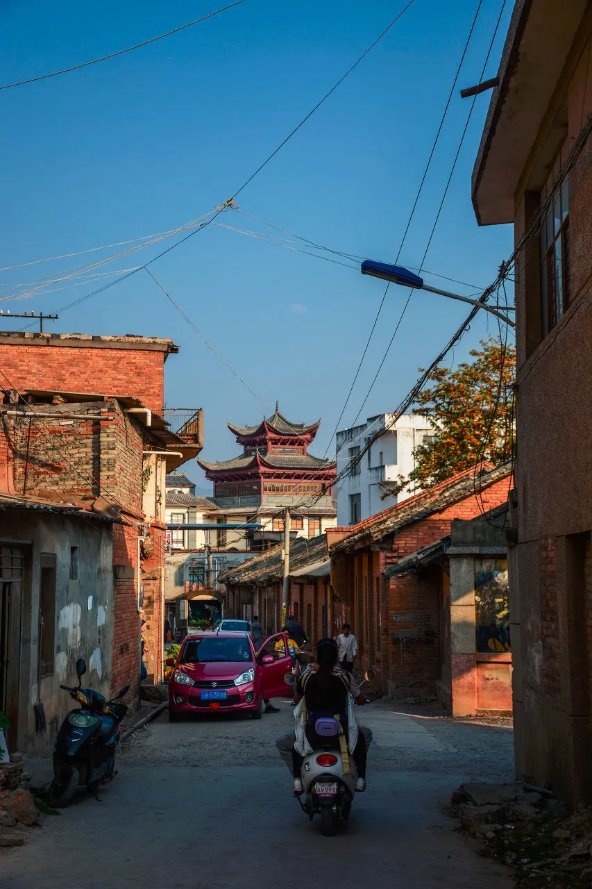 云南|比大理静谧，比丽江舒服！昆明旁这座云南最慢小城，去一趟相当出国！