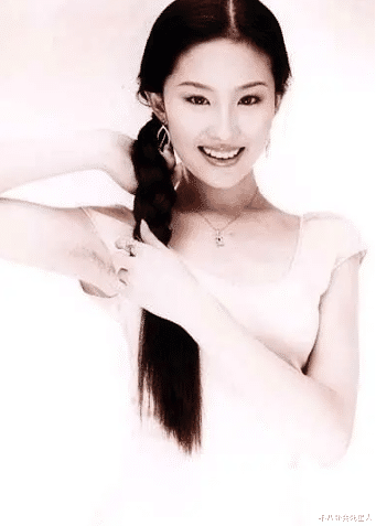 刘亦菲|刘亦菲旧照被扒，眼小上翘嘴大堪比姚晨，连腋毛都没做清理