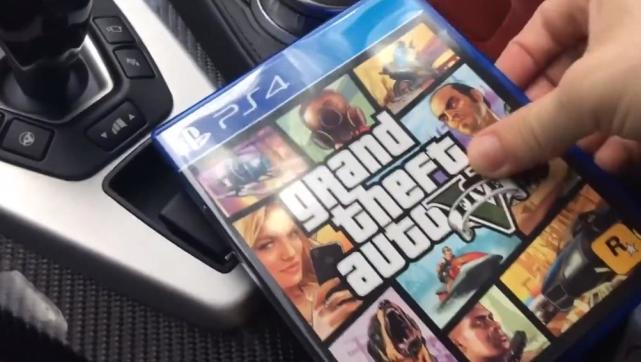 侠盗猎车手|《GTA5》作死把光碟放入车载播放器！以为没多大事，结局懵了！