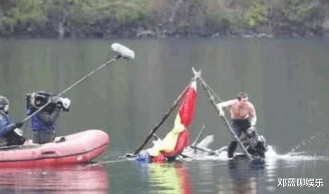 『贝尔·格里尔斯』还记得《荒野求生》的贝爷吗?原来当年是这么拍的,观众都被骗了