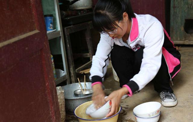 学霸|学霸孙女高考成绩仅47分，爷爷含泪求复查，结果让全村人沉默