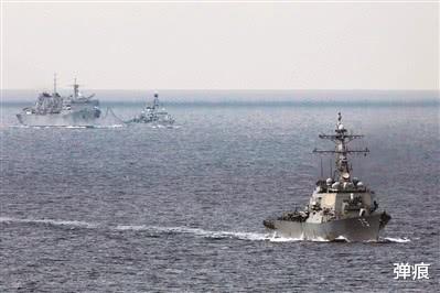 「潜艇」美英舰队与俄激烈对峙，神秘潜艇赶来扭转局势，美称此举绝不接受