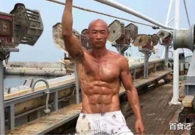 『影帝』同样是影帝,一个花9个月练一身肌肉,一个花20万贴一身假的