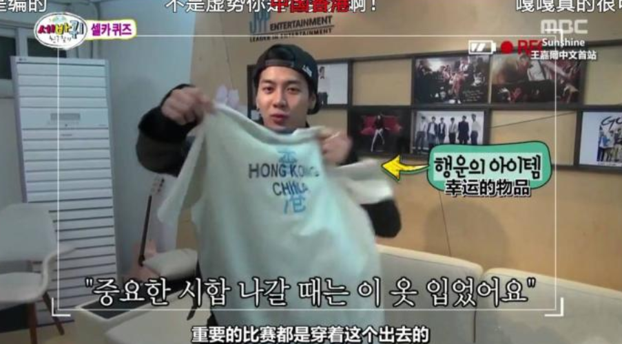 王嘉尔▲演唱会披国旗，有人恼羞成怒暴露行程，请大家一定要保护好这个爱国boy