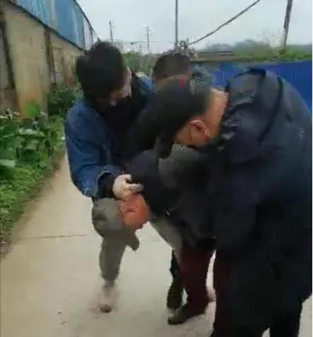【杀人案】哈市男子聚餐时持刀杀人逃亡30年，一枚指纹血案告破