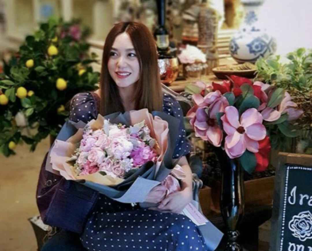 郭妃丽|当年同框吊打贾静雯的神颜美女，如今47岁赛18，仿佛吃防腐剂...