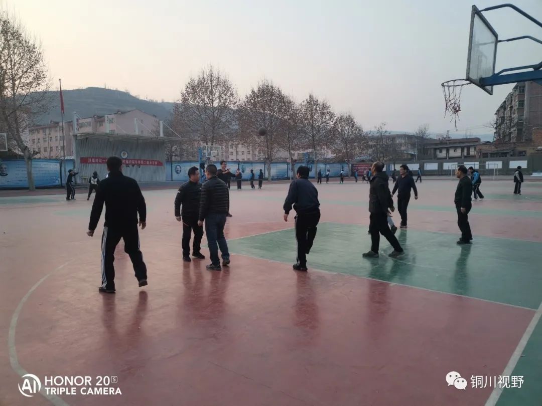 铜川周春辉 陕西铜川：王家河建中的校园