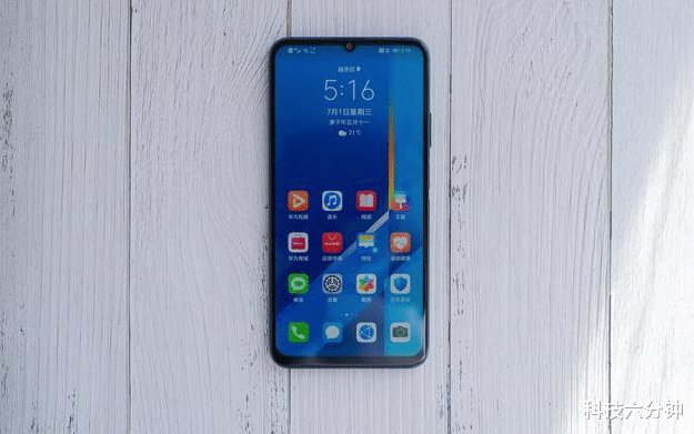 荣耀|2000元价位5G手机首选，5000毫安+7.09英寸大屏，首销就夺冠