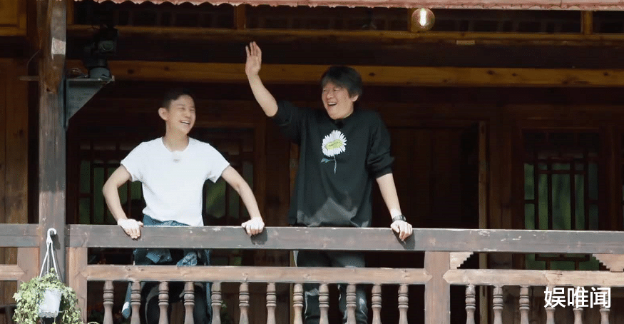 老狼|他是《向往的生活》史上最催泪的嘉宾，先后让张子枫欧阳娜娜泪洒