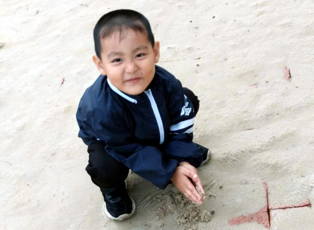 微言薄语|一岁儿子两天不睡觉眼神吓人，父亲竟喂他安眠药，道出原因后让人心碎