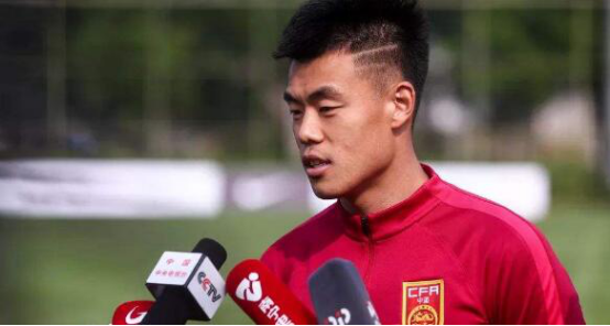 【上海申花】大反转！申花中锋引援最佳人选并非杨旭，球迷力荐一人加盟申花