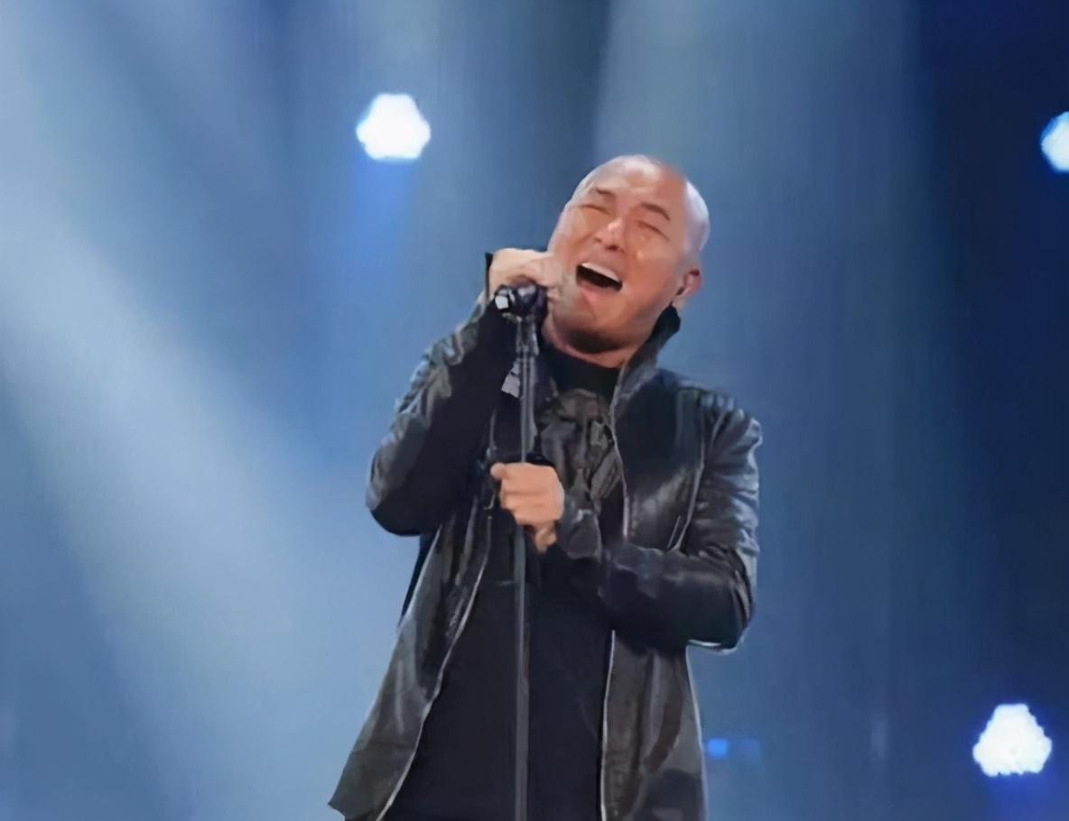 吴京|在乐队风生水起的他，不顾片酬演吴京的戏，镜头少角色不好照样演