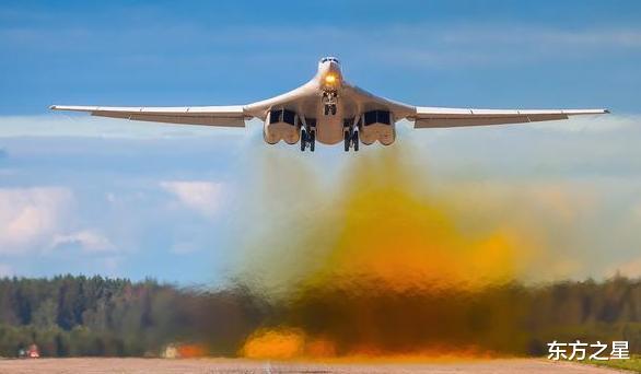 轰炸机|不再隐藏！关键时刻，俄抛出一\大杀器\，技术直接甩开美国20年