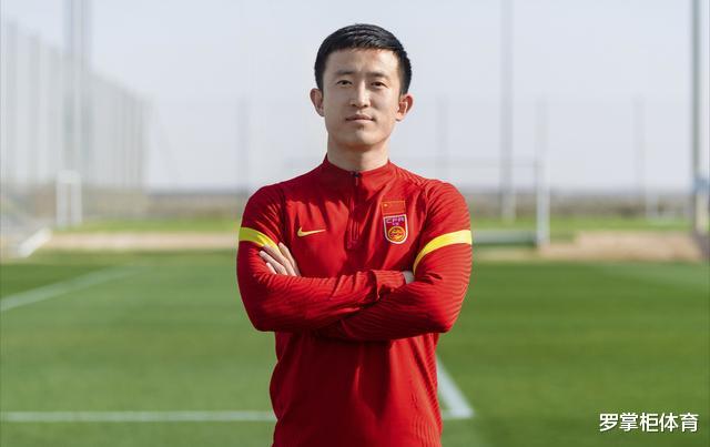 【姜至鹏】曝姜至鹏加盟深足存疑,谈判遇阻仍跟华夏训练,陷入进退两难境地