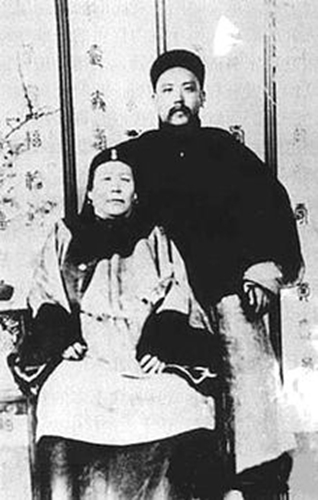 袁世凯|丫环帮少爷洗脚，少爷看了她的脚后：嫁给在下！生下一子闻名世界