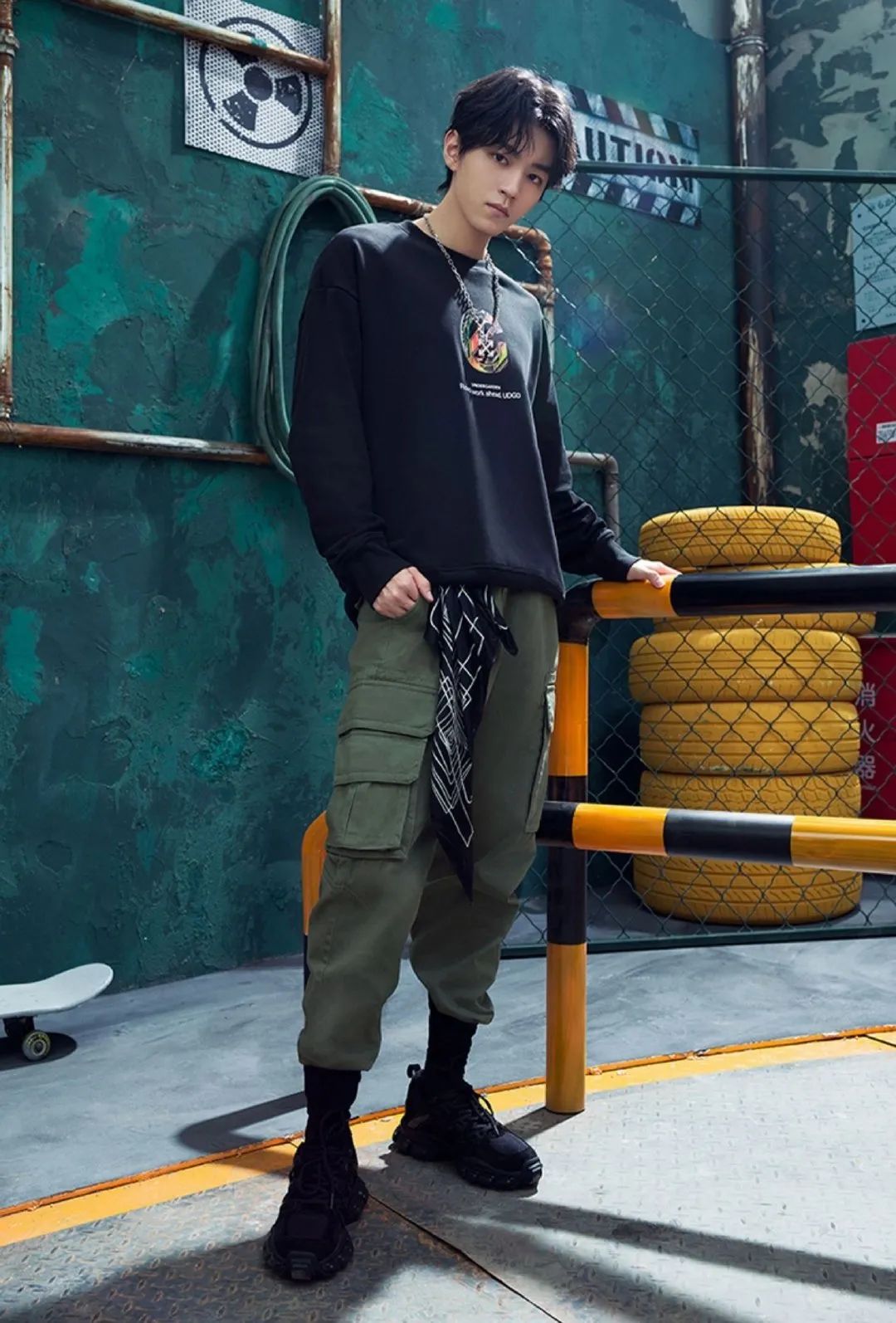 王俊凯|王俊凯发文支持泰山乐队首支新歌，小迷弟张恩岱感谢并夸赞了一波