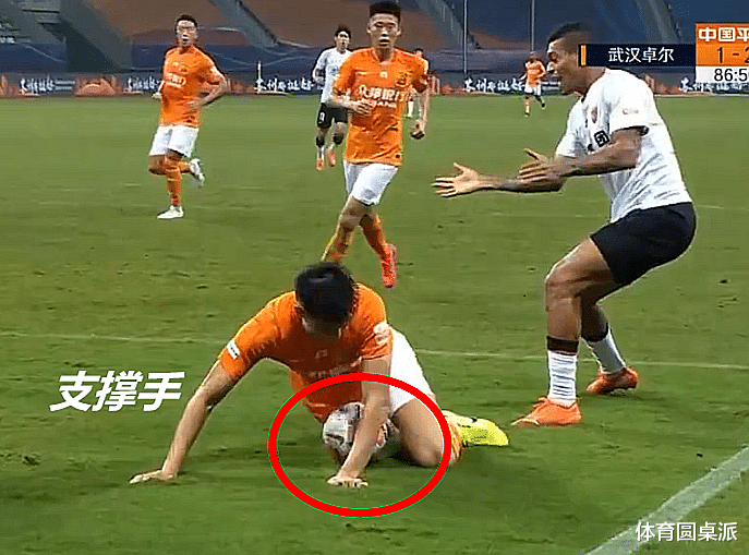 上海上港|上海上港球员手球没判点，武汉卓尔手球也没判点，从CFA的解读看判罚公平吗？