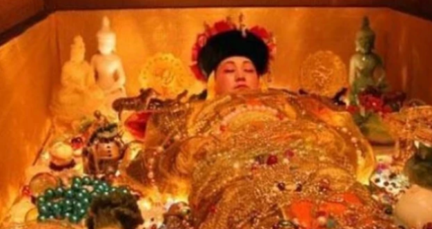 「慈禧太后」慈禧口中价值8亿的夜明珠,如今下落终于查清,在一大亨手中