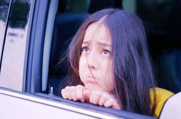 迪丽热巴|热巴真人到底长啥样？失去10级美颜精修后，网友：我没眼花吧！