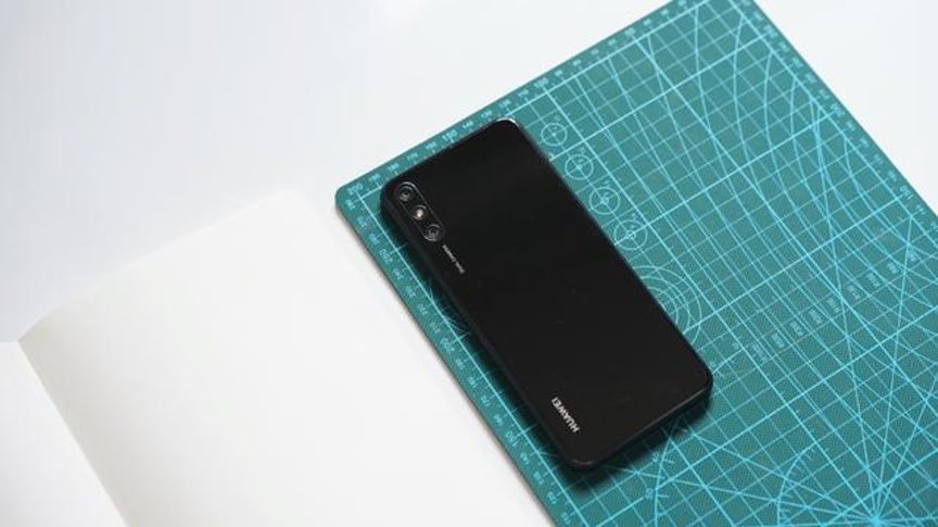 「华为」华为虽好用但别乱选!这三款都是公认的高价低配,看看有你用的吗