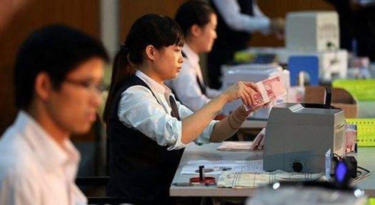 『』一个人去世后，他在银行的存款假如没人知道，银行会如何解决？