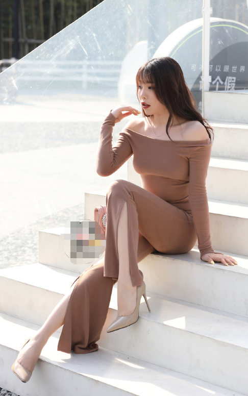 没实力就别穿高跟鞋逛街，走哪坐哪不脏吗？