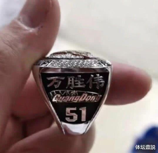 广东男篮@广东休赛期离队首人宣布，曾送新疆绝杀，杜峰苦心培养却毫无进步