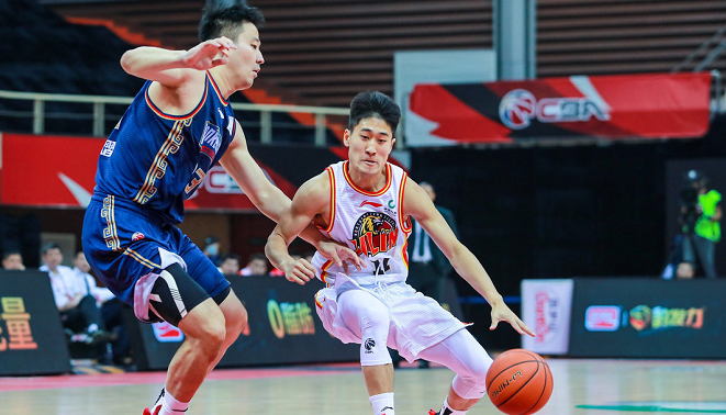 崔晋铭|杜锋想他吗？万圣伟首秀轰14+10+4，大帽崔晋铭，与西热配合完美