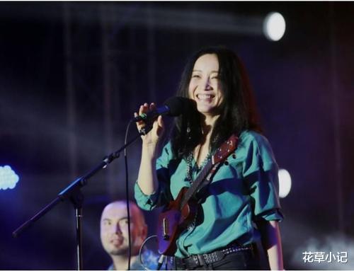 「春晚」曾连续5次登上春晚，和恩师同居怀孕被骗堕胎，如今年过半百嫩如少女