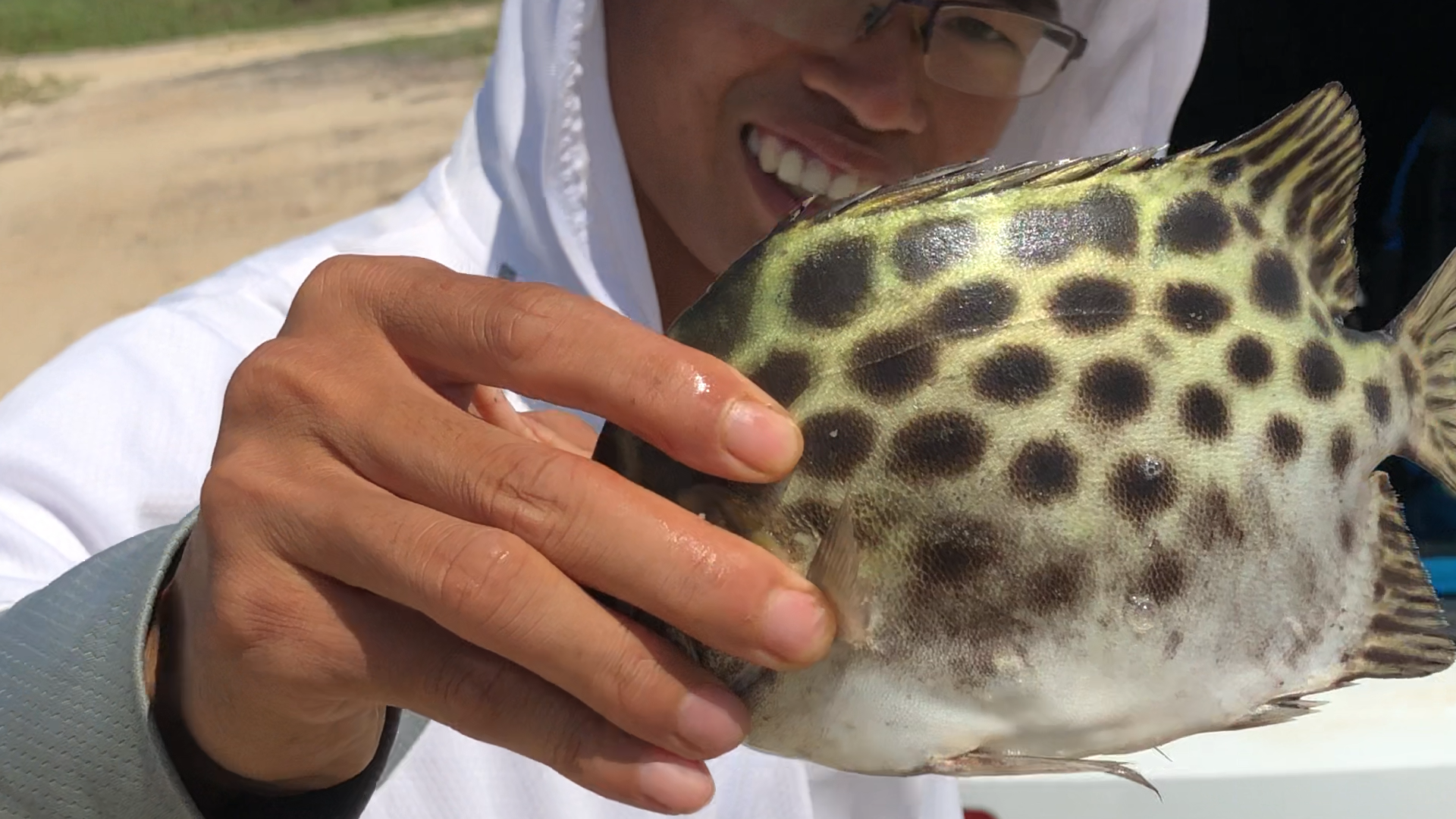 |小伙为请假去钓鱼，居然煞费苦心这样无耻的理由都说得出