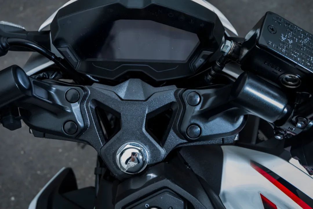 「动力」岂止工艺：豪爵DR300开箱日志，一款世界级水准的街车