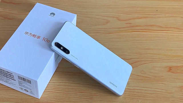 【旗舰机】华为手机分三六九等,有四个系列选择时要注意,买错了容易后悔!