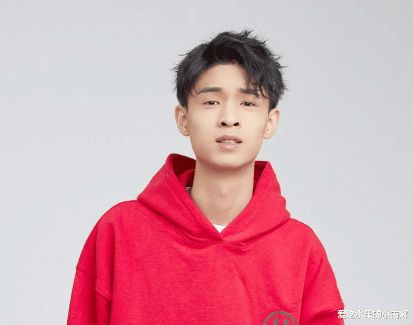 德云社@德云社停车场都有啥？郭德纲的劳斯莱斯，秦霄贤的玛莎拉蒂，岳云鹏的最低调