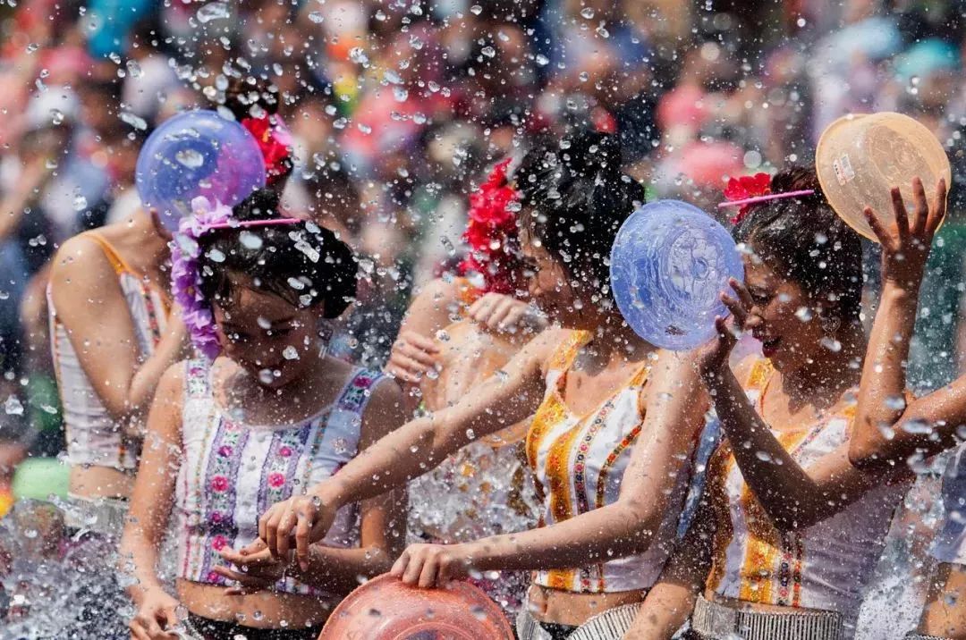 「新疆维吾尔自治区」从新疆出发，中国最长最美公路横空出世，一路顶级风光！