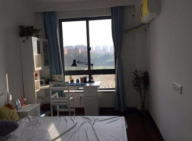 结婚|结婚7年后才买的房子，装修比较简单，同事说像出租房！