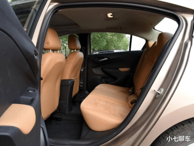 『试驾』被“冷落”的合资车！比大众宝来帅气，百公里油耗4.7L，8.39万起