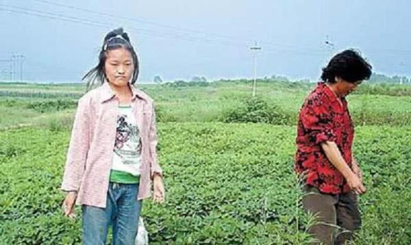 『』当年亲手毁掉自己人生的蒋多多，故意考0分反对高考，她现状如何