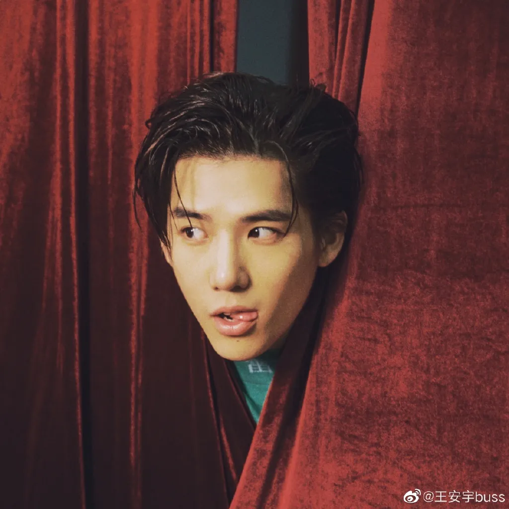 迪迪|刘昊然“亲弟弟”一夜爆上热搜：183cm八块腹肌，又奶又欲，还很会亲！