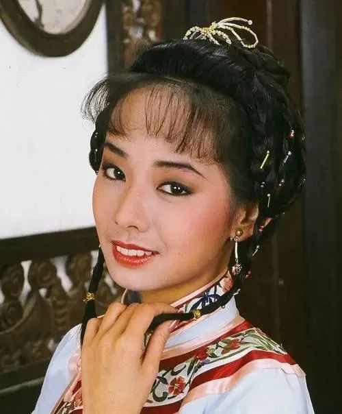 韦小宝|新版《鹿鼎记》刚开播，口碑跳崖式扑街，但剧中的老婆们真是幕了