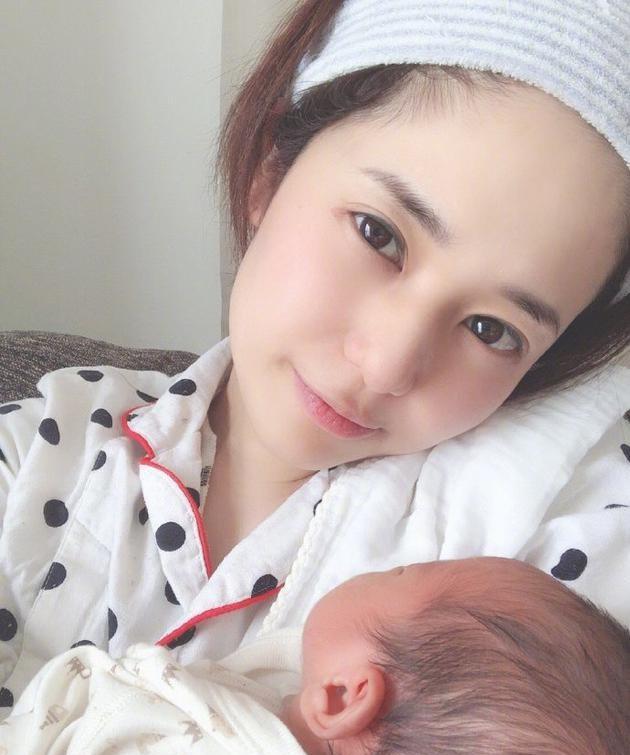 苍井空|苍井空因晒娃再次被群嘲,评论区直接沦陷,难道她不配拥有母性吗