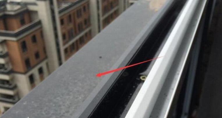 【】这才是封闭阳台正确的安装方式，自己家装修时，就做错了