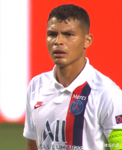 欧冠|欧冠神队踢疯了！15秒9脚传递破门，场边开心庆祝，对手集体黑脸