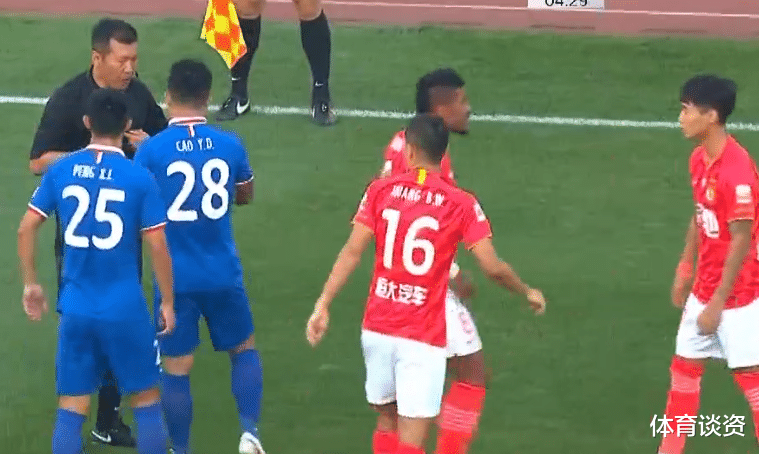 韦世豪|神经刀!恒大刺头险造冲突,2分钟后抽射破门,第一时间感谢保利尼奥