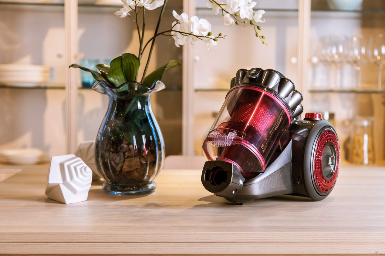 戴森|巨头戴森“人设”崩塌？中国年轻人还会再买它的账吗？