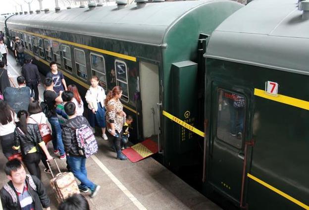 婚前父母全款买房，房产证写儿子名字，离婚时儿媳有权利分房子吗