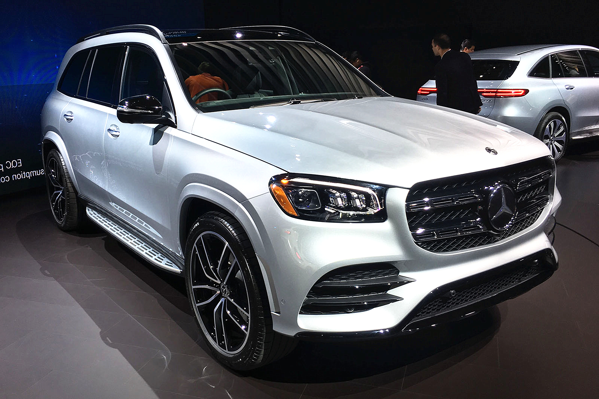 动力|奔驰又出“大航母”！奥迪宝马全靠边站，就连揽胜都混不下去！