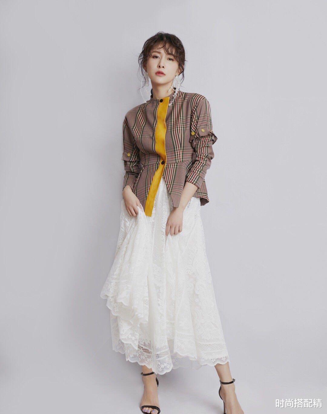 「卷发」贾青换造型师了?这小卷毛挺好看,有眼光!