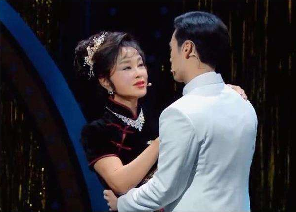 『刘晓庆』67岁刘晓庆和小43岁小鲜肉演感情戏，演技再好，也有点看不下去
