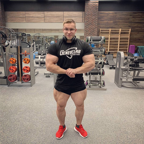 饮食|别人家的22岁，4年前还是一个弱鸡，如今却拥有世界顶级的身材